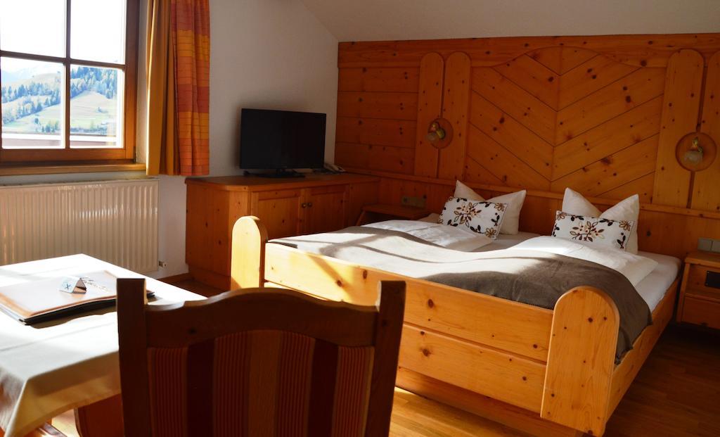 Hotel Garni Apart Elfriede Fiss Ruang foto