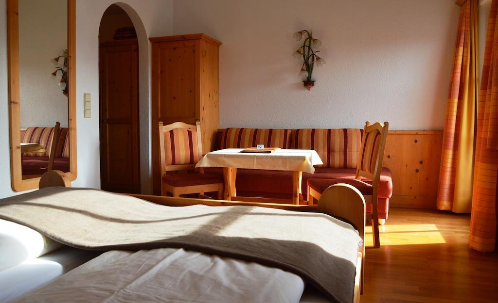 Hotel Garni Apart Elfriede Fiss Ruang foto